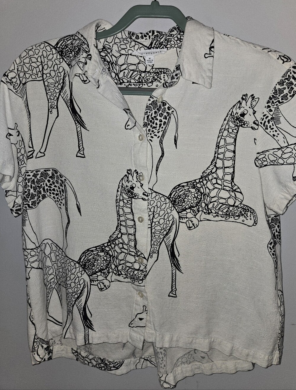 Jane + Delancey Giraffe Button Up Short Sleeve Shirt, M